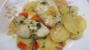 filetes-de-gallineta-al-horno-con-patatas